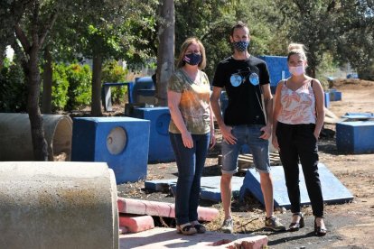 L'alcaldessa de Cambrils, Camí Mendoza; la regidora d'Esports, Natàlia Pleguezuelos, i el tècnic del club Biketrial Costa Daurada i campió del món del 2010, Àngel Batlle.L'esdeveniment organitzat pel Club Ciclista Bike Trial Costa Daurada es portarà a terme el diumenge 27 de juny .