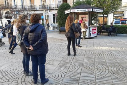 Colas en los puntos de información de los Buenos Reus.