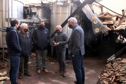 Els propietaris del celler, el director de l'Incavi, el delegat del Govern al Camp de Tarragona i el director dels serveis territorials d'Agricultura a Tarragona.