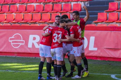 Los jugadores del Nàstic celebran un gol anotado esta temporada en el Nou Estadi.