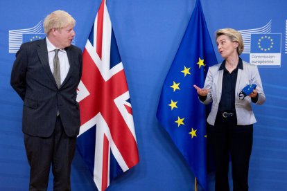 La presidenta de la Comissió Europea, Ursula von der Leyen, rep el primer ministre britànic, Boris Johnson, per negociar l'acord comercial post-Brexit amb el Regne Unit, a Brussel·les el 9 de desembre del 2020