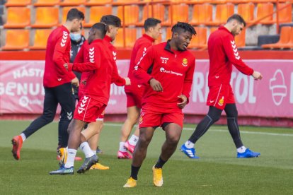 Thomas Amang, durante un entrenamiento con la camiseta del Nàstic esta semana.