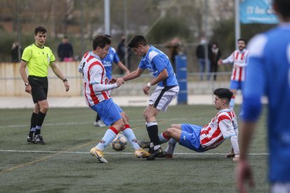 Un partido de fútbol amateur.