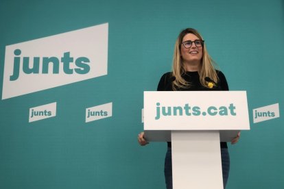 La portavoz de JxCat, Elsa Artadi, en rueda de prensa.