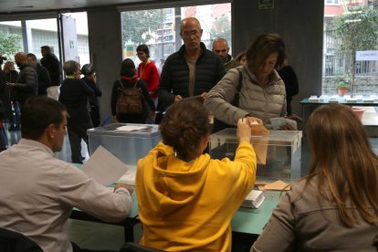 Una mesa electoral.