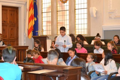 Imatge d'arxiu d'un Consell d'Infants al Saló de Plens.