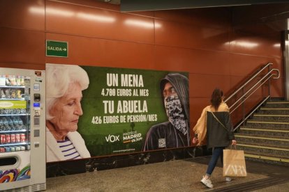 El cartel se encuentra a la estación de la Puerta del Sol.