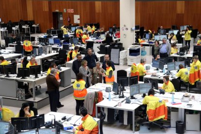 La consellera de Salut, Alba Vergés, a la seu central del SEM a l'Hospitalet de Llobregat.