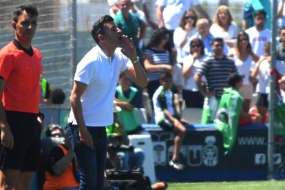 Ivan Ania, a la banqueta del Racing de Santander, l'últim equip en el qual va treballar.