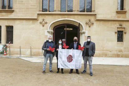 Manuela Moya y Jordi Cartanyà con los directores de las escuelas de Art de Reus y Tarragona.