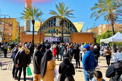 Un centenar de personas se concentran en Reus contra el fascismo y el racismo