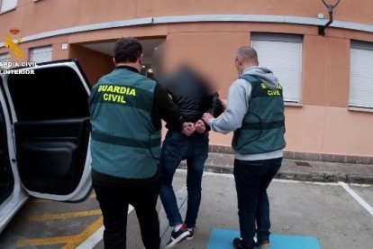 La detenció s'ha produït a Biscaia després de rebre la denúncia a Navarra d'una víctima.