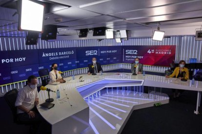 Los candidatos antes de empezar el debate.