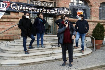 La concentración en apoyo al alcalde de Celrà y diputado electo de la CUP, Dani Cornellà.