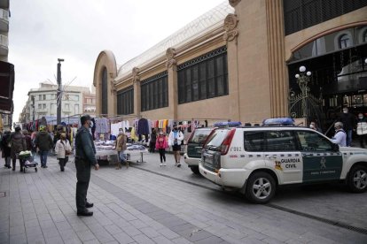 Els dos vehicles policials a Corsini.