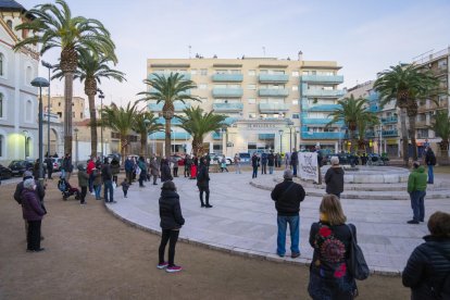 Moment de la concentració del grup ahir a la plaça dels Infants.