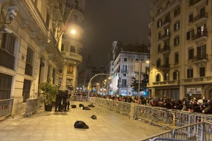 Algunes de les bosses que han llençat els manifestants.