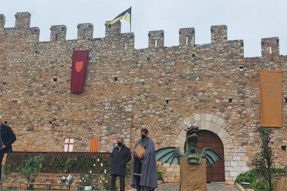 Presentación de la ruta virtual «San Jordi todo el año» esta tarde en la muralla medieval de Montblanc, al tramo del paseo Joan Martí y Alanis