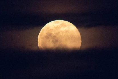 Imagen de archivo de una superluna