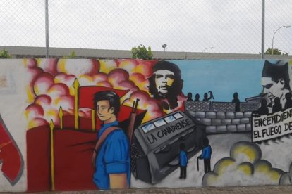 El mural cuenta con referentes de izquierdas y la clase obrera.