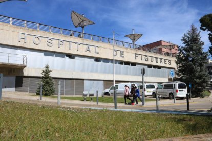 Pla general de la façana de l'hospital de Figueres.