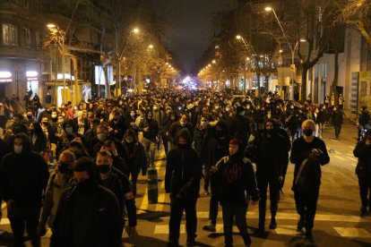 Concentració de persones a Barcelona per protestar contra l'empresonament de Pablo Hasel.