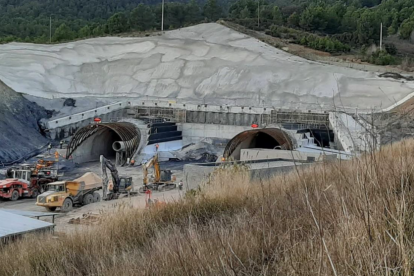 Imagen de la cara sur, en la zona de Valls, del túnel del A-27.