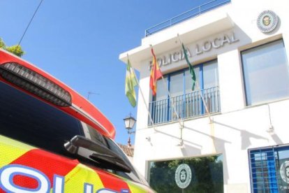 Els joves van ser desallotjats per la policia local de Bormujos.