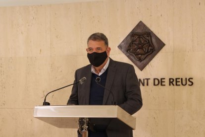 Carles Prats, concejal de Empresa i Ocupació, durante la rueda de prensa.