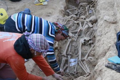 Imagen de archivo de una fosa|foso común excavada en LLeida.