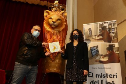 Josep Lluís Rius i Conxi Baraut, amb el Lleó petit.