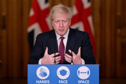 El primer ministre britànic, Boris Johnson, anunciant les noves restriccions que s'apliquen a Londres i altres parts d'Anglaterra.