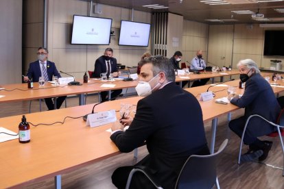 Miquel Samper, Ramon Tremosa, y representantes de Foment, Barcelona Oberta y la Asociación de Comerciantes del Paseo de Gracia.