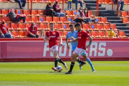 Marc Trilles y Pol Domingo, durante el Nàstic-Ibiza de la primera vuelta.