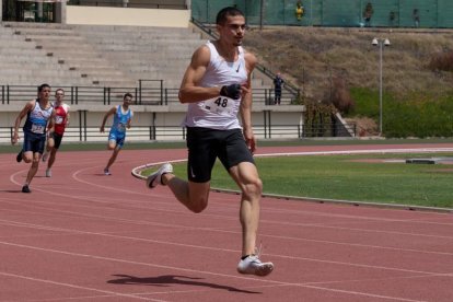 Bruno Hortelano durant la carrera de control de marques de 200 metres de preparació per als Jocs de Tokio en la qual va participar aquest dissabte a Arona (Tenerife)