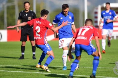 Dioni, con el '17' en la camiseta durante un partido de esta temporada con la Cultural.