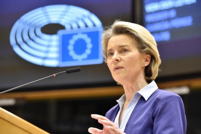 La presidenta de la Comissió Europea, Ursula Von der Leyen, durant una compareixença a l'Eurocambra sobre la campanya de vacunació.