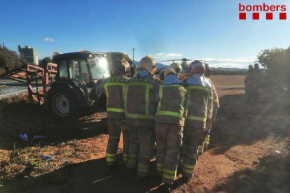 Los Bombers en el lugar del accidente.