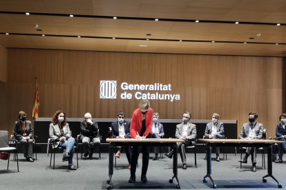 La presidenta de la Diputación de Tarragona, Noemí Llauradó, ayer, firmando el acuerdo.