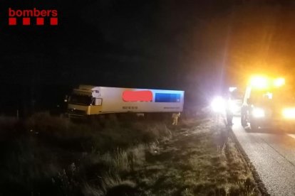 Imagen del camión accidentado.