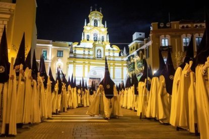 Nazarenos de La Macarena el año 2019.