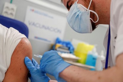 La vacunació continua endavant, però apareixen noves soques del virus.