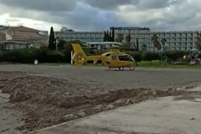 L'helicòpter del SEM a l'Ametlla de Mar.