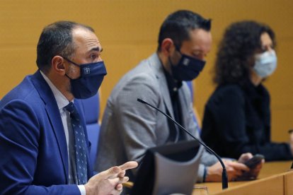 El conselleiro de Sanidad, Julio García Comesaña, durante la rueda de prensa.