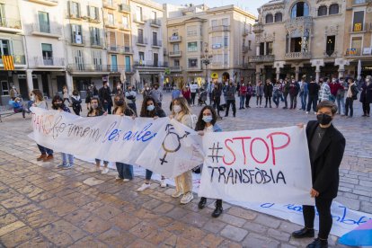 Imagen de la protesta en la plaza del Mercado de Reus