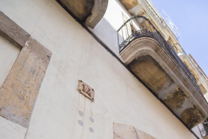 En el local del IMSST de la Part Baixa, en la calle Verge de la Misericòrdia, atienden los sintecho.