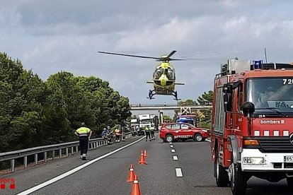 Imagen del accidente a la AP-7 en su paso por l'Ampolla.