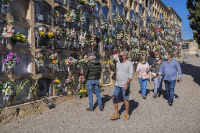 Los tarraconenses volvieron a homenajear a sus difuntos llenando el cementerio.