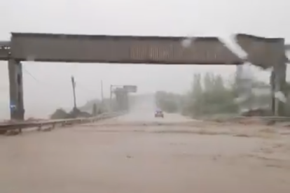 Imatge d'una carretera inundada.