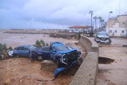 Cotxes destrossats pel temporal.